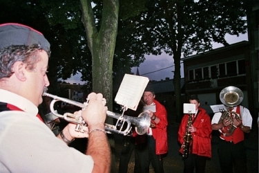 Le R�veil des Francs Arquebusiers par l'harmonie Ste C�cile d'Eben en juillet 2005