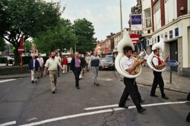 Le R�veil des Francs Arquebusiers par l'harmonie Ste C�cile d'Eben en juillet 2005