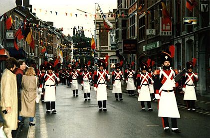 les Sapeurs des Francs Arquebusiers, procession jubilaire de St Hadelin � Vis�